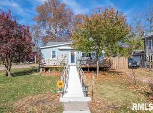 211 W 5th St, Delavan, IL 61734