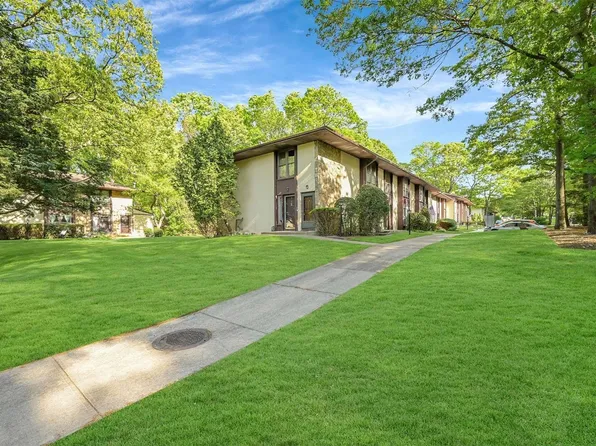 1 Pine Court #1, Selden, NY 11784