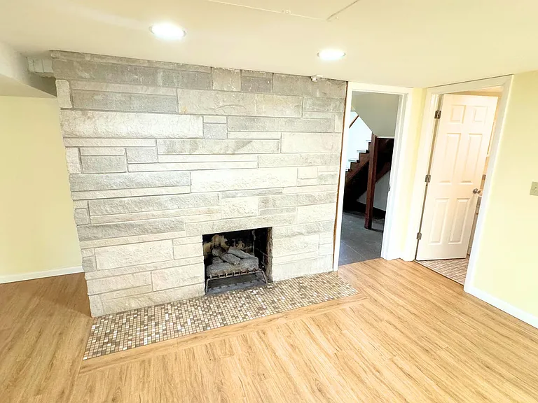 1606 W Healey St — Photo 4