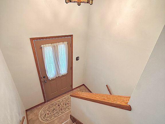 4th image of 353 E Cumberland St