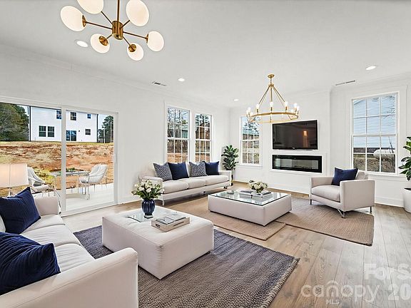 5th image of 1301 Center St