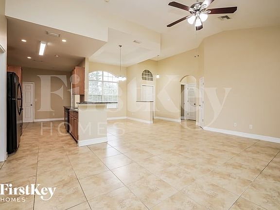 5th image of 1215 Dodwin St E