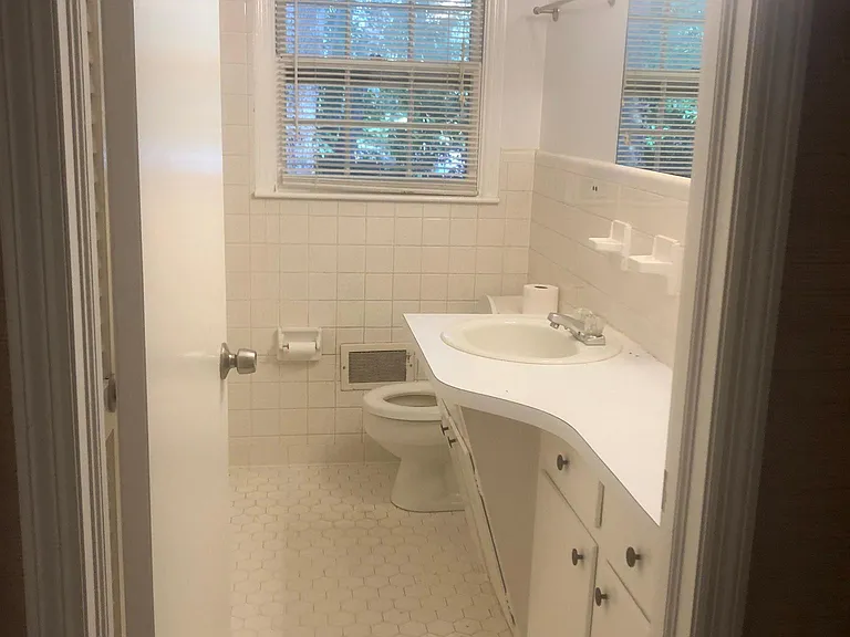 2508 Sherbrooke Dr NE — Photo 13