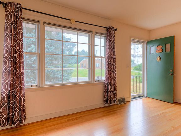 4th image of 140 Kimball Ln