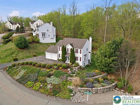3rd image of 706 Franklin Ct
