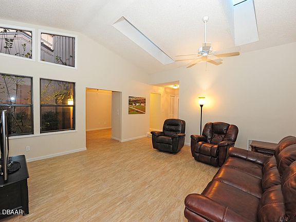 5th image of 1904 Sprucewood Way #40