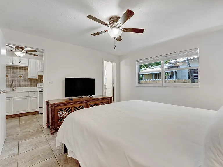 813 Middle St #3 — Photo 8