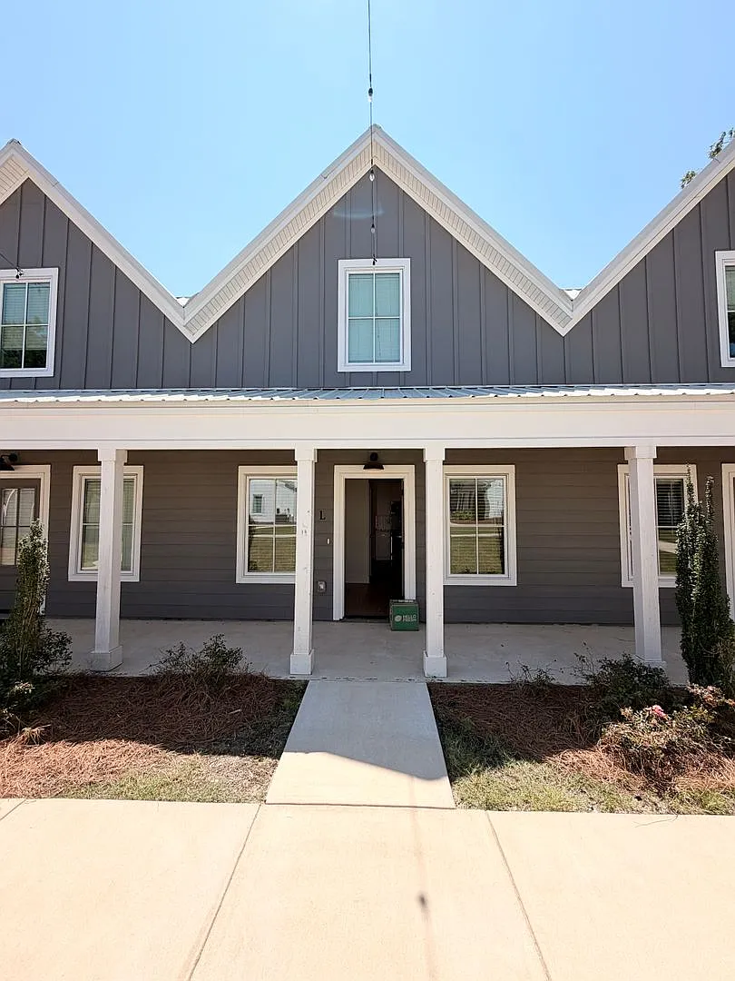 1Bed/1Bath Available in The Cottage District! — Photo 1