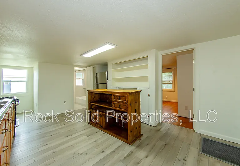 210 Seymour Ave — Photo 13