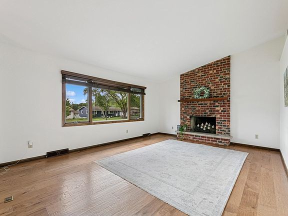 5th image of 6449 Zealand Ave N