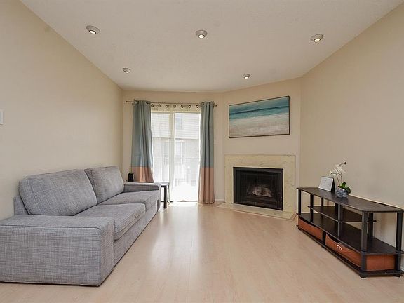 4th image of 12550 Whittington Dr #6/609