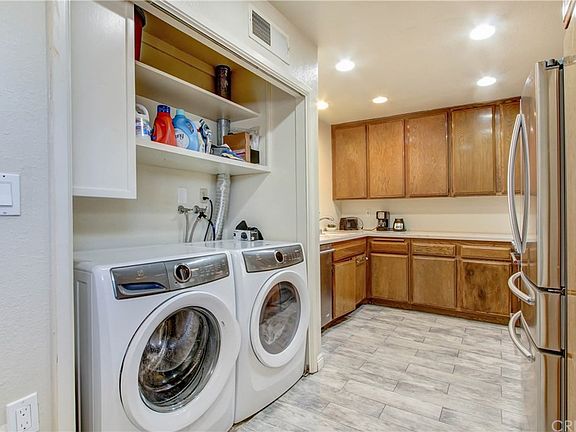 5th image of 22421 Sherman Way Unit 6