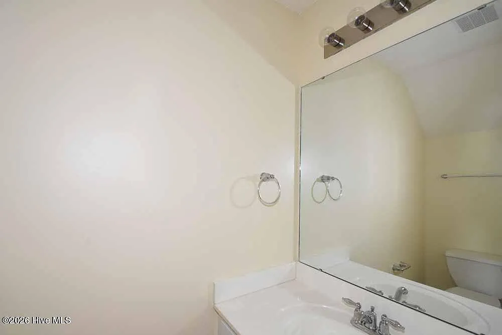 2 bed, 1.5 bath, $1,250 — Photo 4