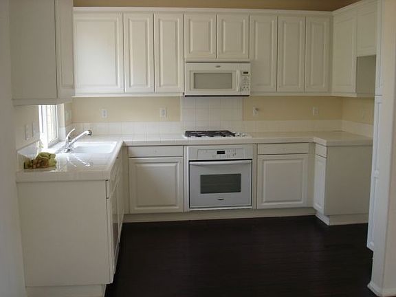 4th image of 9122 S Cullen Way