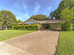 6212 Ravenswood Dr, Fort Worth, TX 76112