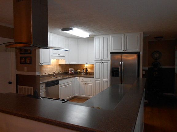 3rd image of 415 Charles Dr