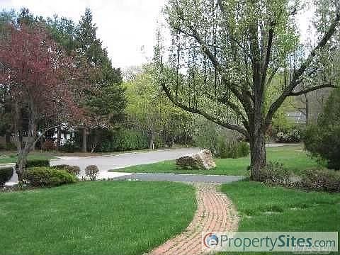 2nd image of 4 Tallmadge Gate