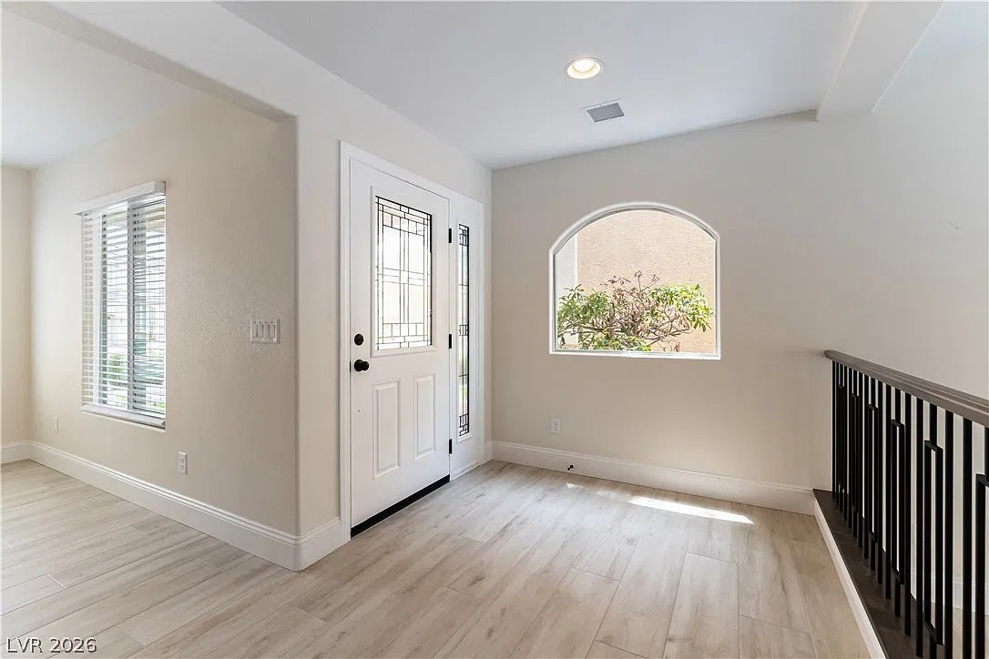 4 bed, 3.0 bath, 2605 sqft, $3,400 — Photo 3