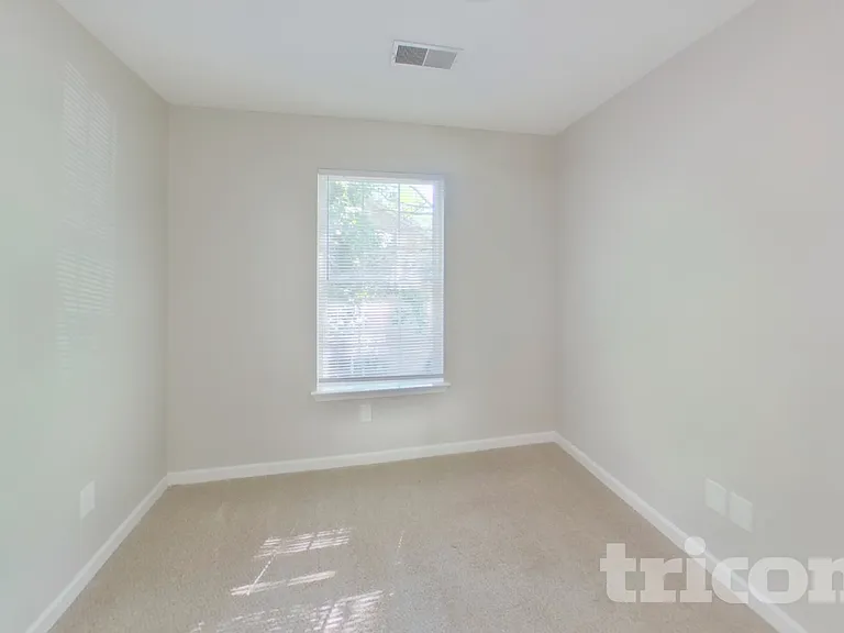 121 Eagle Pointe Dr — Photo 17