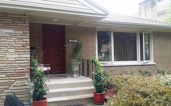 3rd image of 6621 N Lawndale Ave