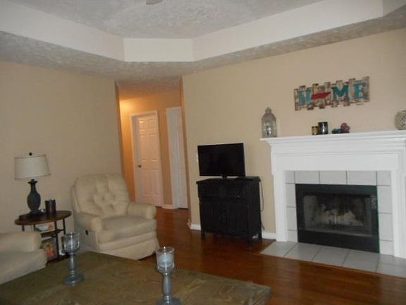 3rd image of 219 Fall Creek Dr