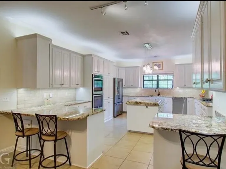 4901 Old Oak Dr — Photo 13