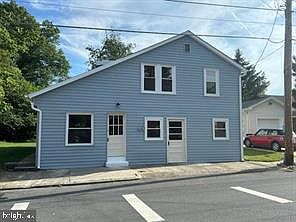 1st image of 9 E Poplar St