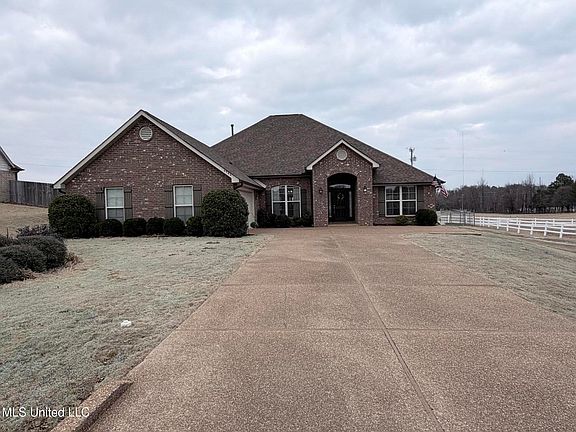 2nd image of 4946 Arrowhead Ln