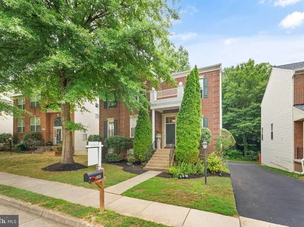 8935 Garden Gate Dr, Fairfax, VA 22031