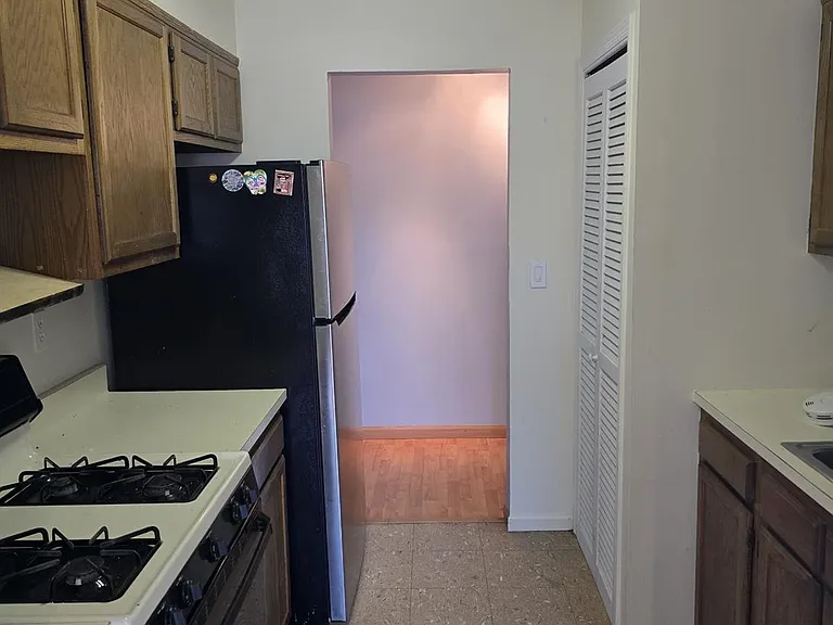 709 Kennedy Dr — Photo 3