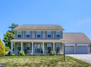 207 Amherst Ln, Carlisle, PA 17015