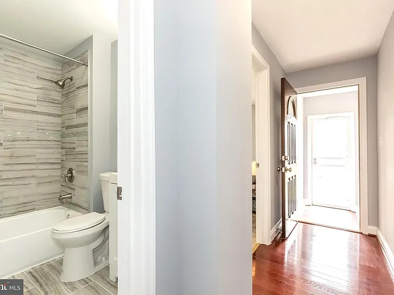7 Robinson Ave — Photo 7