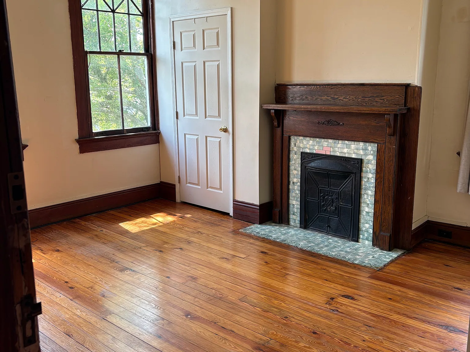 5 bed, 1900 sqft, $900 — Photo 2