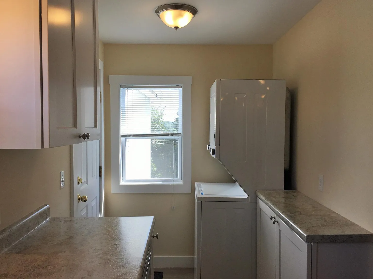 2 bed, 924 sqft, $2,000 — Photo 4