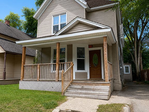 2nd image of 935 Prospect Ave NE #1B
