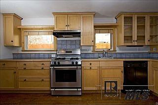 5th image of 210 James St