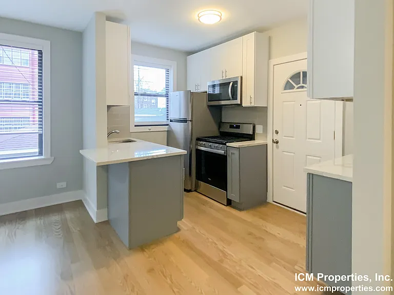 36201B N Marshfield Ave #1B — Photo 3