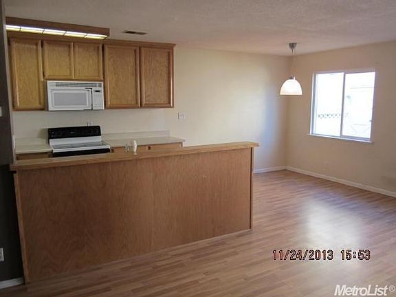 4th image of 9009 Casals St