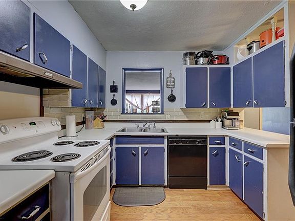 4th image of 2205 Lincoln Ave