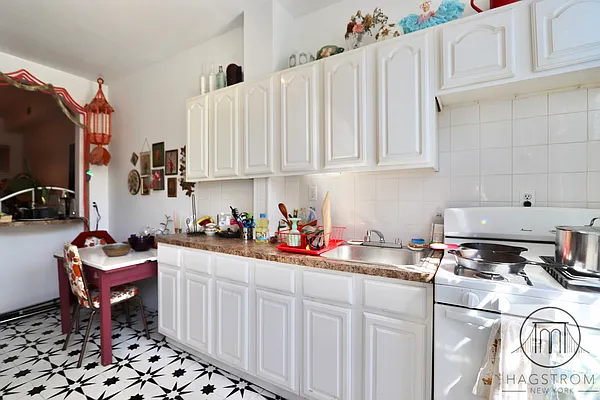 Rented by Hagstrom Management Inc | media 6