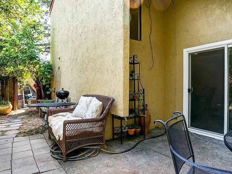 47 Redwood Ct — Photo 15
