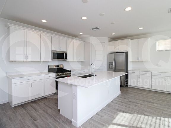 4th image of 2885 E Frontiersman Ln