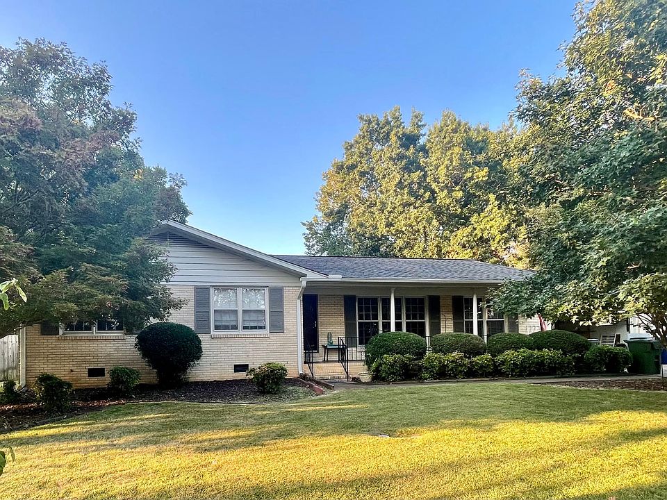 1st image of 1011 Tascosa Dr SE