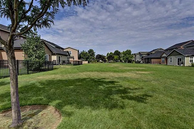 6028 S Red Crest Ave — Photo 4
