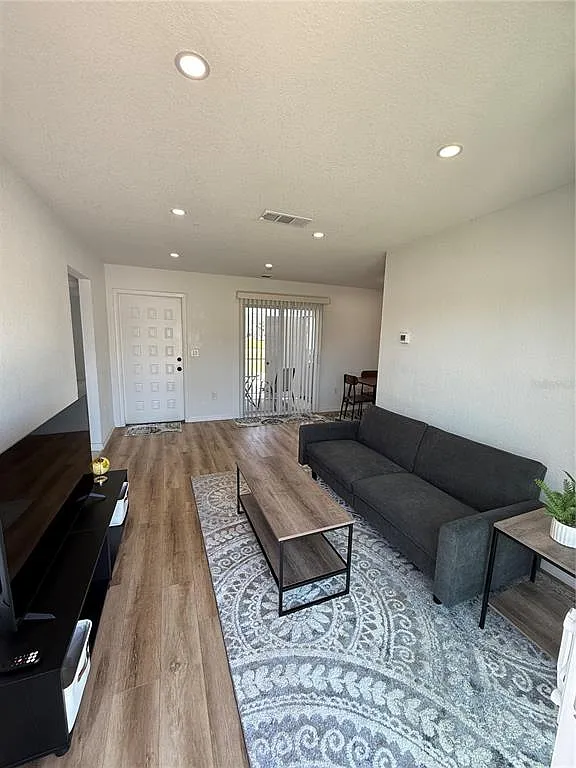 1 bed, 1.0 bath, 815 sqft, $950 — Photo 4