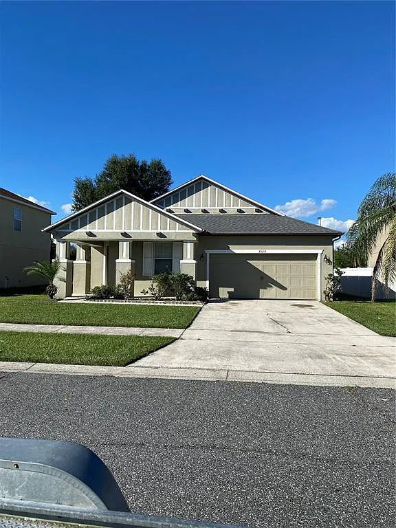 4 bed, 2.0 bath, 1941 sqft, $2,300 — Photo 1