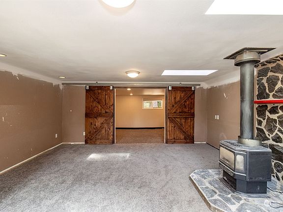 4th image of 646 Bertha Avenue