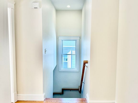 4th image of 145 Winsor Ave #2
