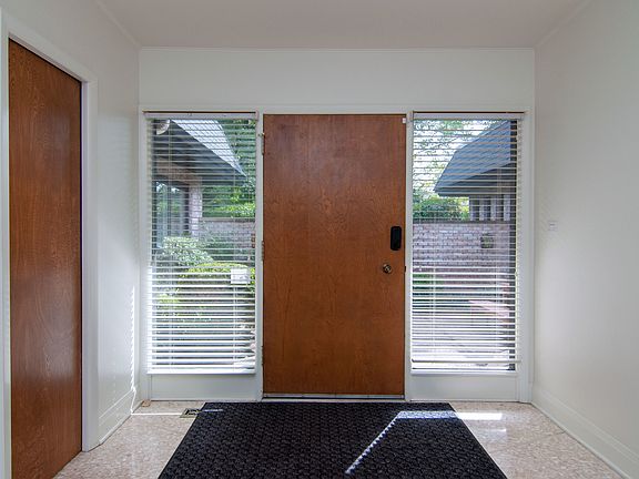 5th image of 6514 N Kilbourn Ave