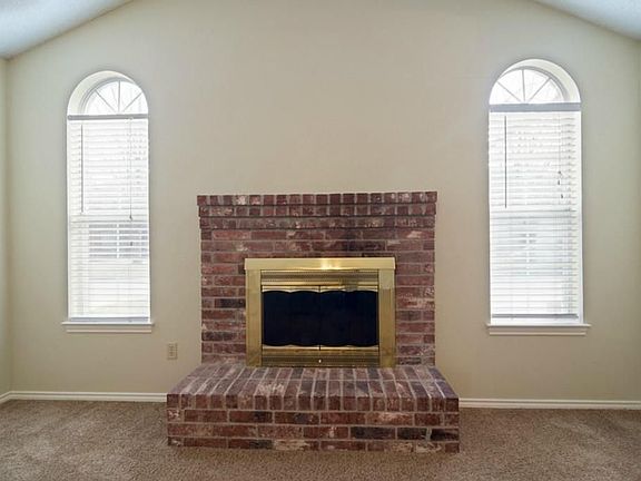 5th image of 939 Ashmount Ln